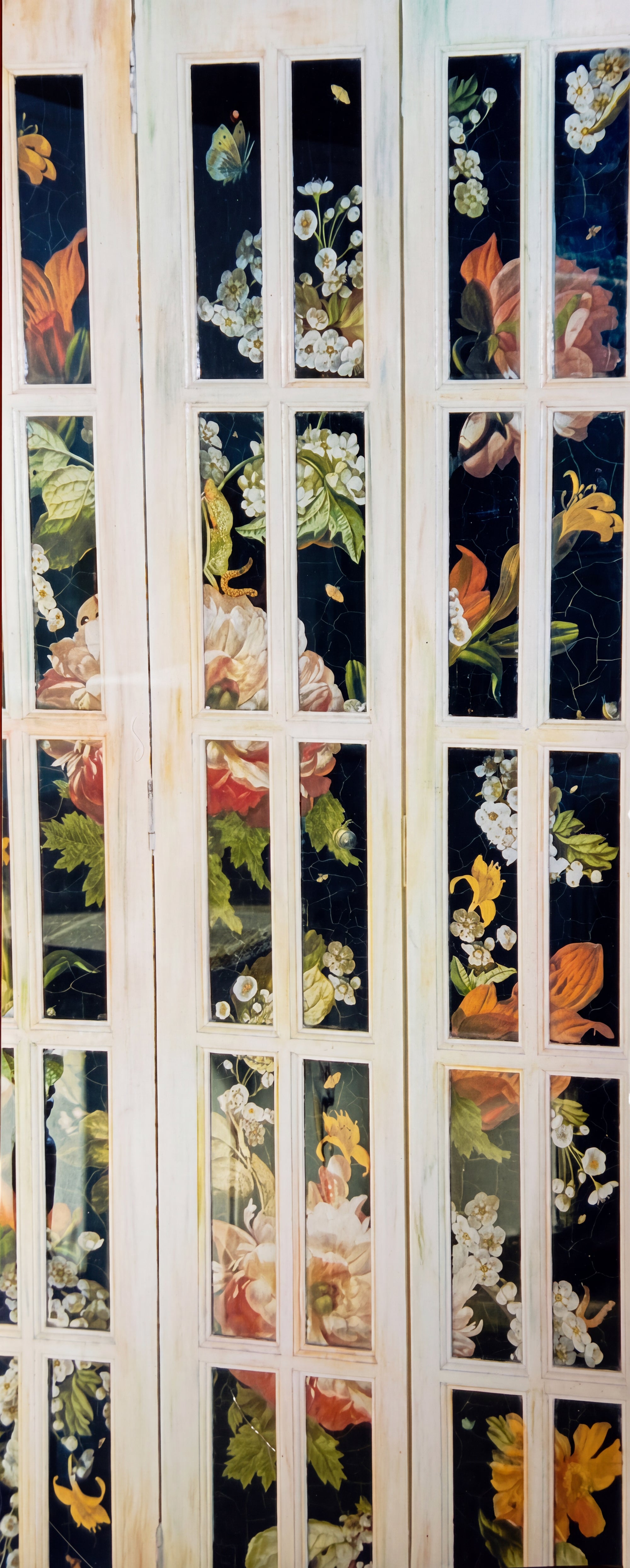 Lepidoptera Tri-Fold Accordion Door Panels – Tri-Gold™ Reverse